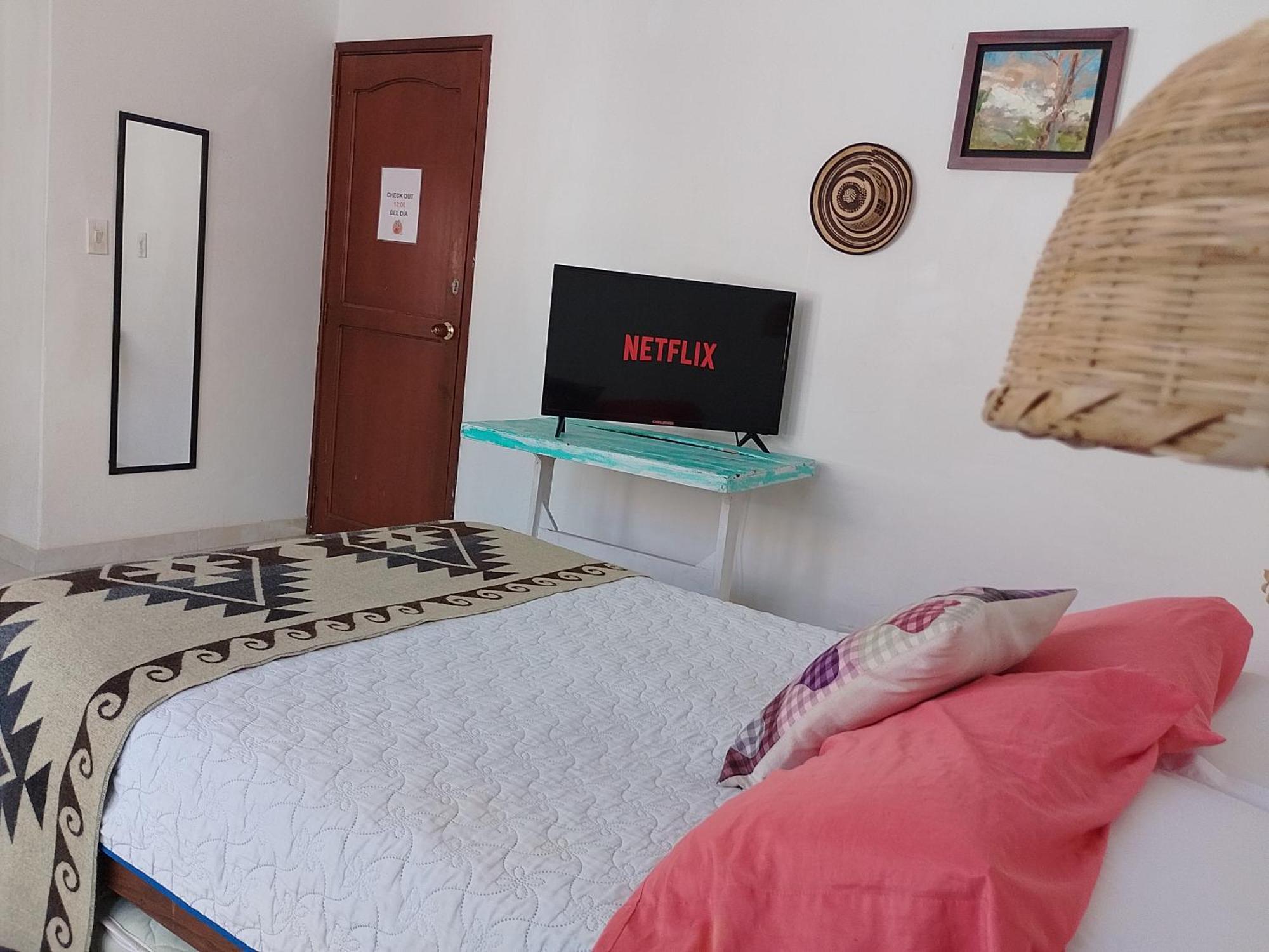 Family Host Hostel Вилья-де-Лейва Экстерьер фото